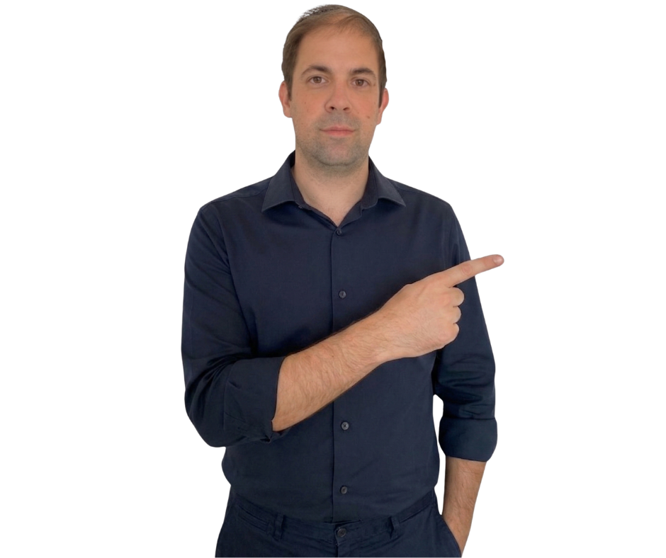 נועם לוסטיגמן מצביע לצד ימין רקע שקוף